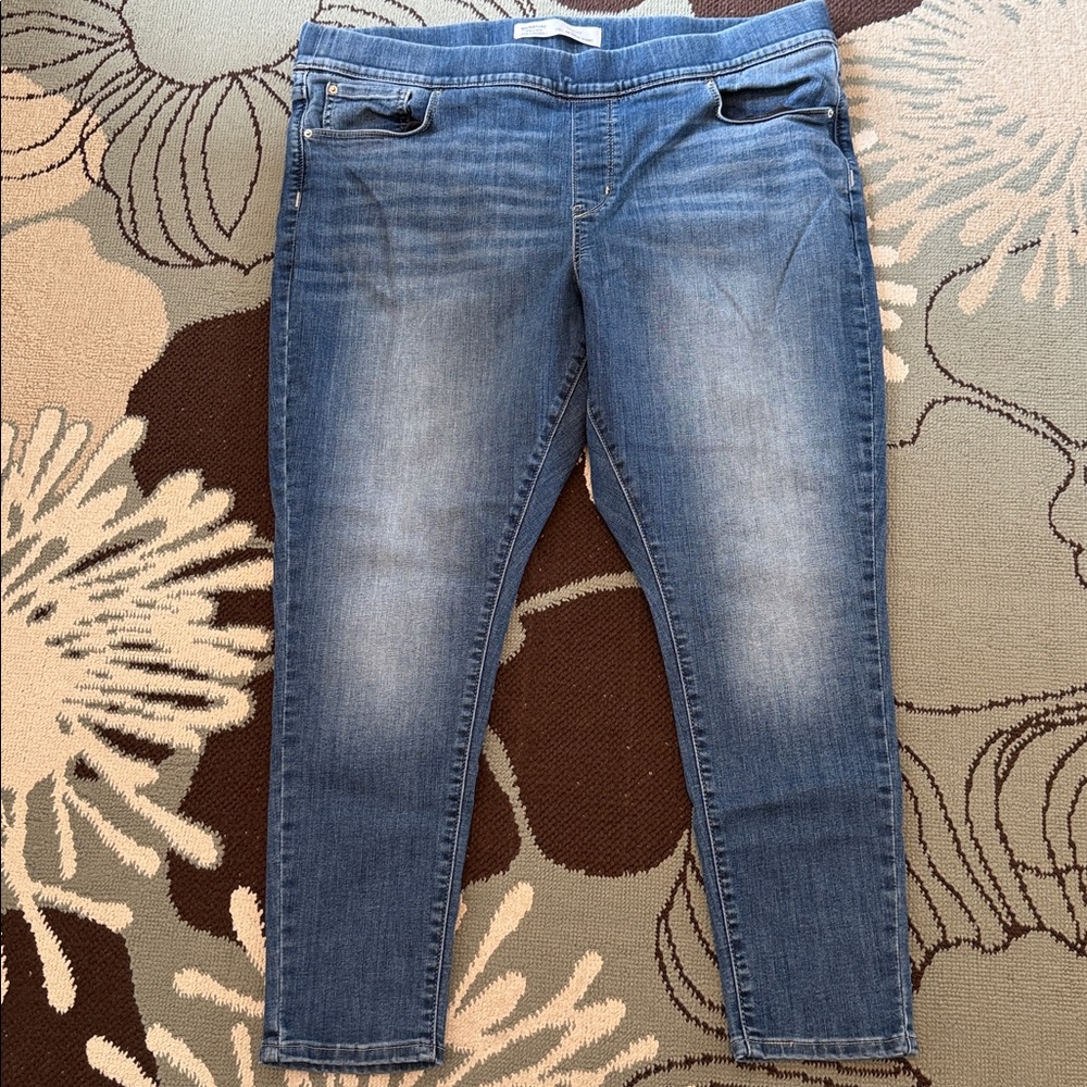 Signature by Levi Strauss Women's Blue Jeggings size 20/S.
